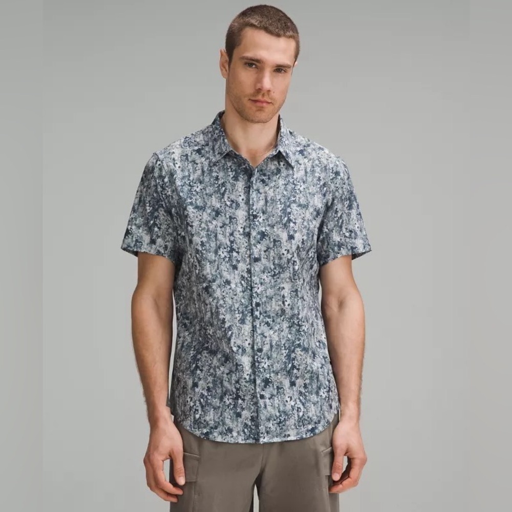 Lululemon Airing Easy Short Sleeve Shirt - Flower Glide Mini True Navy, Size M